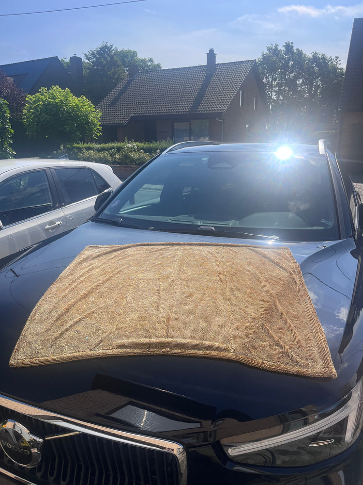 Work Stuff King Drying Towel op een Volvo XC40 na het wassen